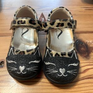 Leopard toddler Mary Jane shoes with cute cat face. Super adorable! Never worn!